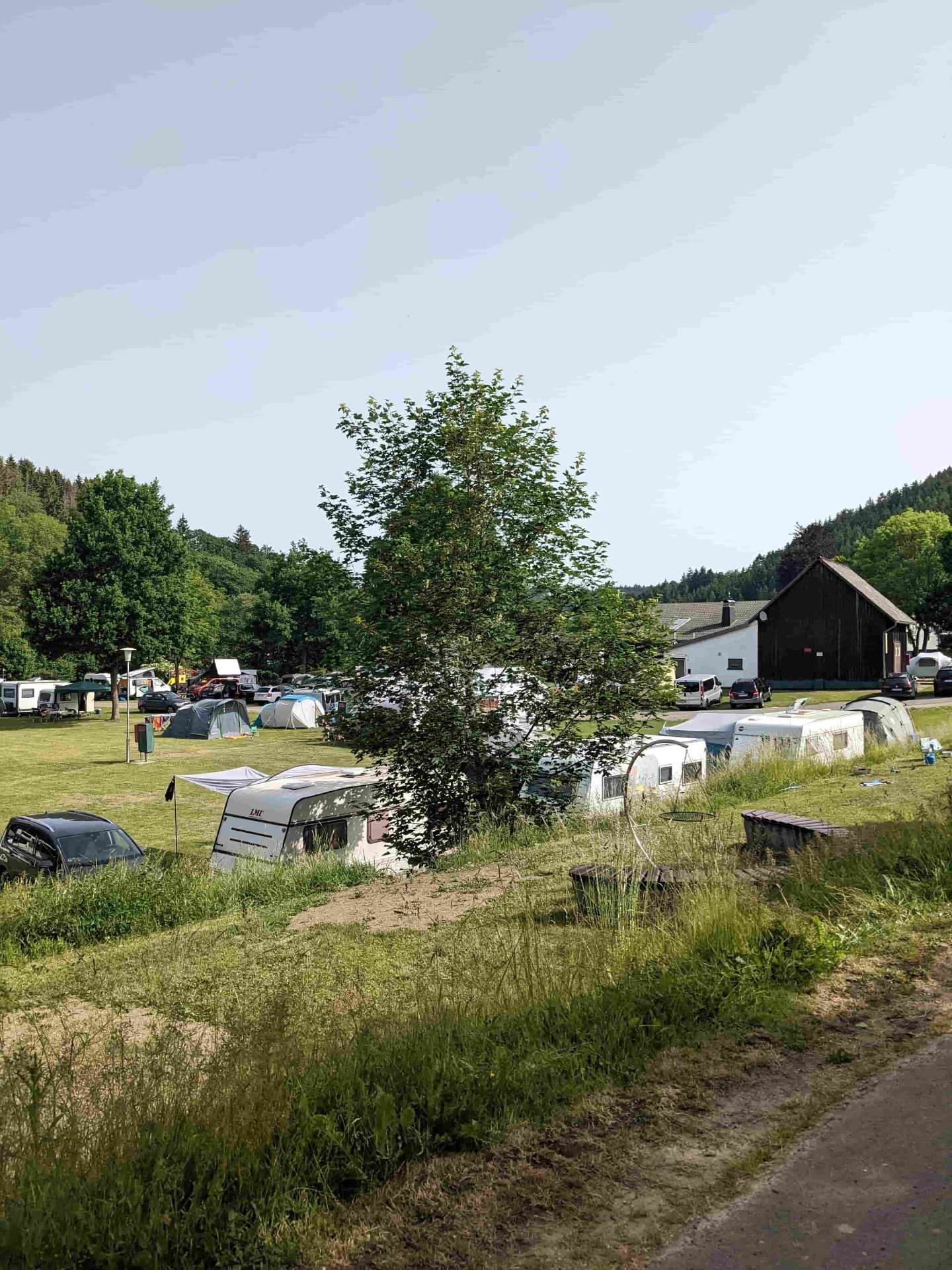 Scheunenwiese mit Scheune